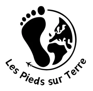 LES PIEDS SUR TERRE